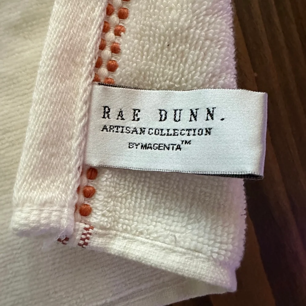 Rae Dunn White Orange Pumpkin Welcome Hand Towel 29.5x16 Pre-Owned seaonsal fall